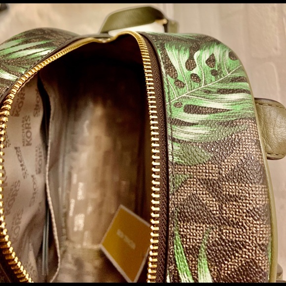 MK Backpack - Picture 5 of 7